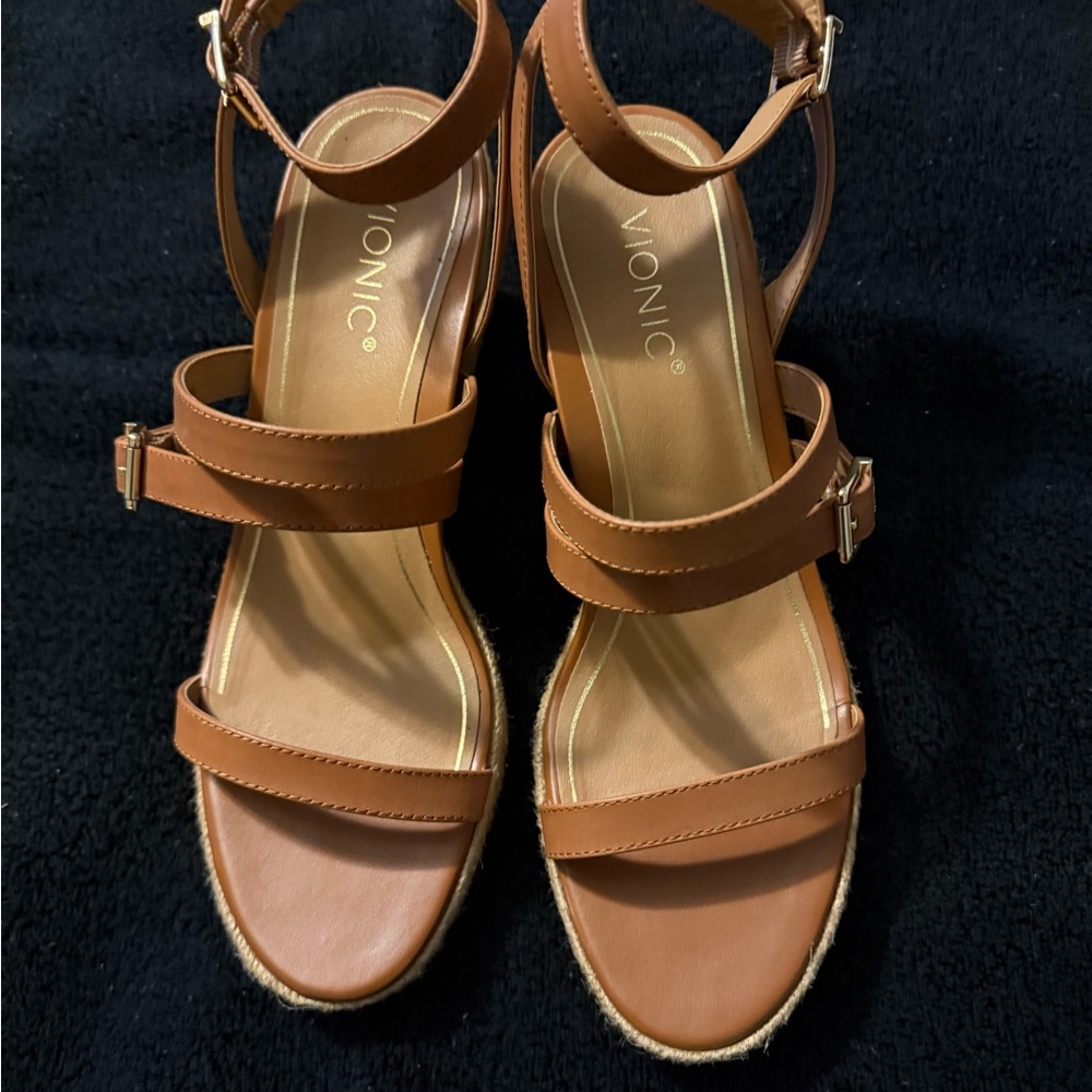 Vionic Women's Tan Strap Wedge Sandals